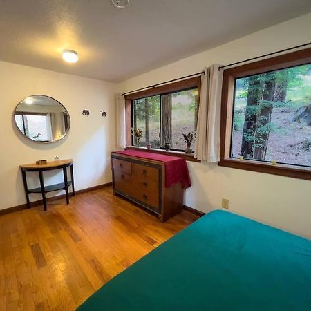 شقة Little House In The Redwoods With A Hot Tub! غاربرفيل المظهر الخارجي الصورة
