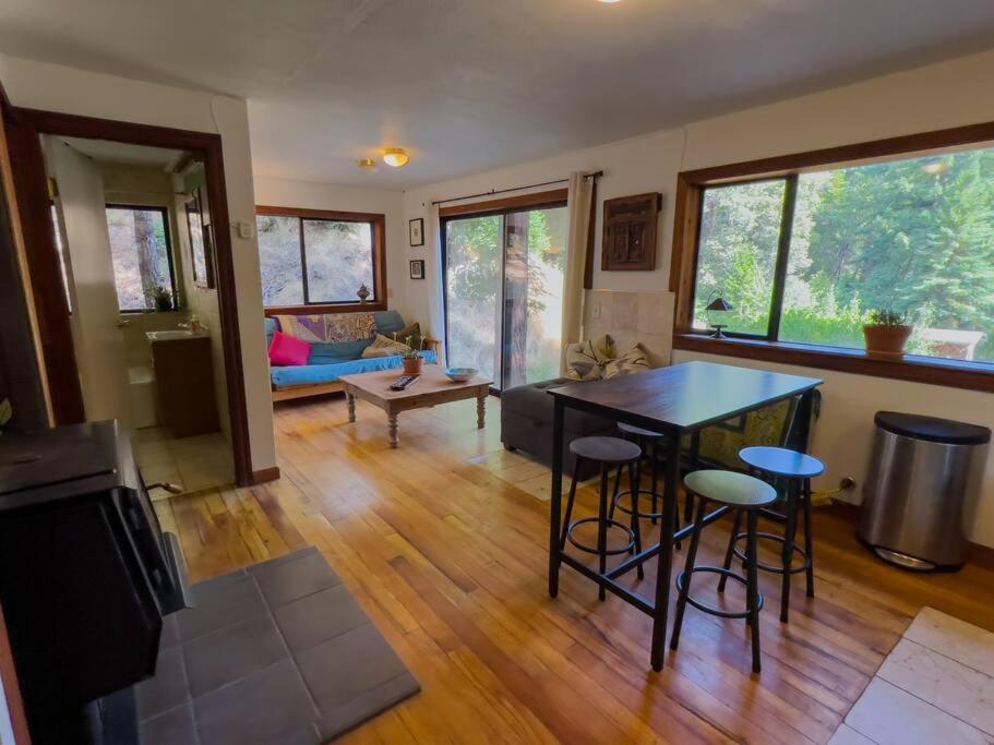 شقة Little House In The Redwoods With A Hot Tub! غاربرفيل المظهر الخارجي الصورة