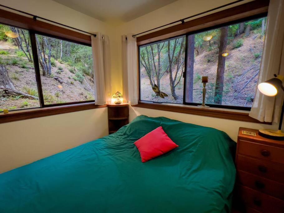 شقة Little House In The Redwoods With A Hot Tub! غاربرفيل المظهر الخارجي الصورة