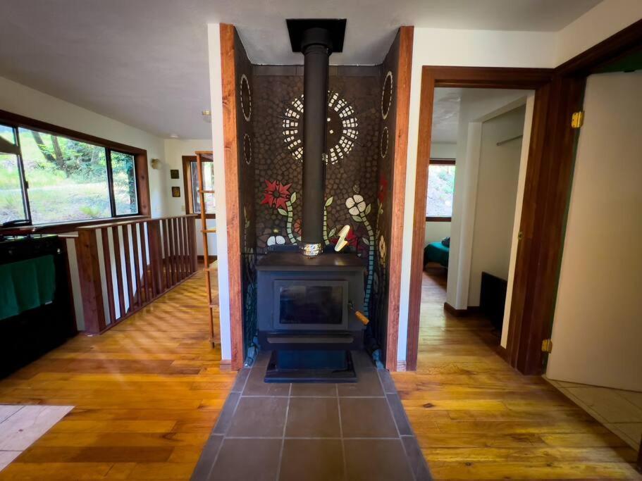 شقة Little House In The Redwoods With A Hot Tub! غاربرفيل المظهر الخارجي الصورة