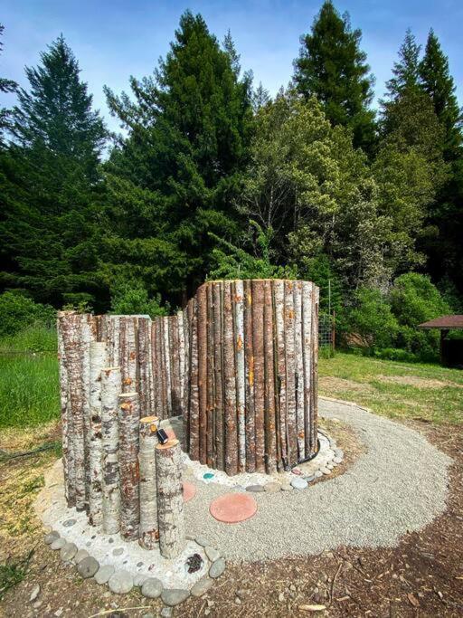 شقة Little House In The Redwoods With A Hot Tub! غاربرفيل المظهر الخارجي الصورة